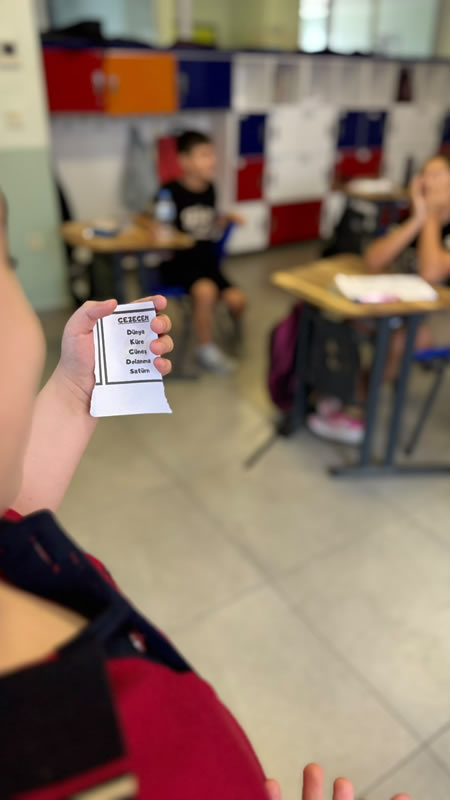 Bilgiyi anlat, kelimeleri yakala!
